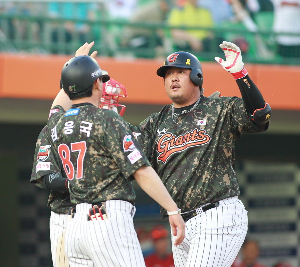 또 갔어 투런홈런